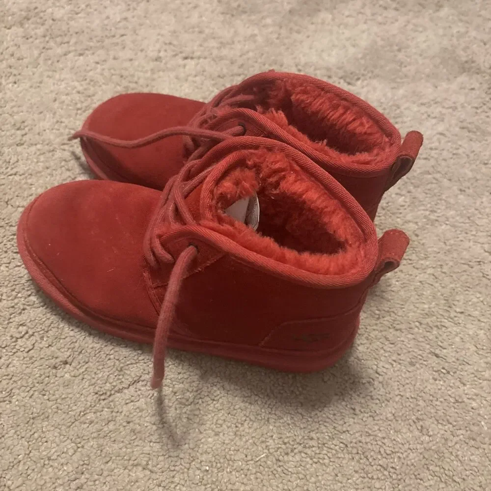 UGG Neumel II Boot Suede Upper 1017320K Chestnut Kids Size 3 Small Glue On Seam